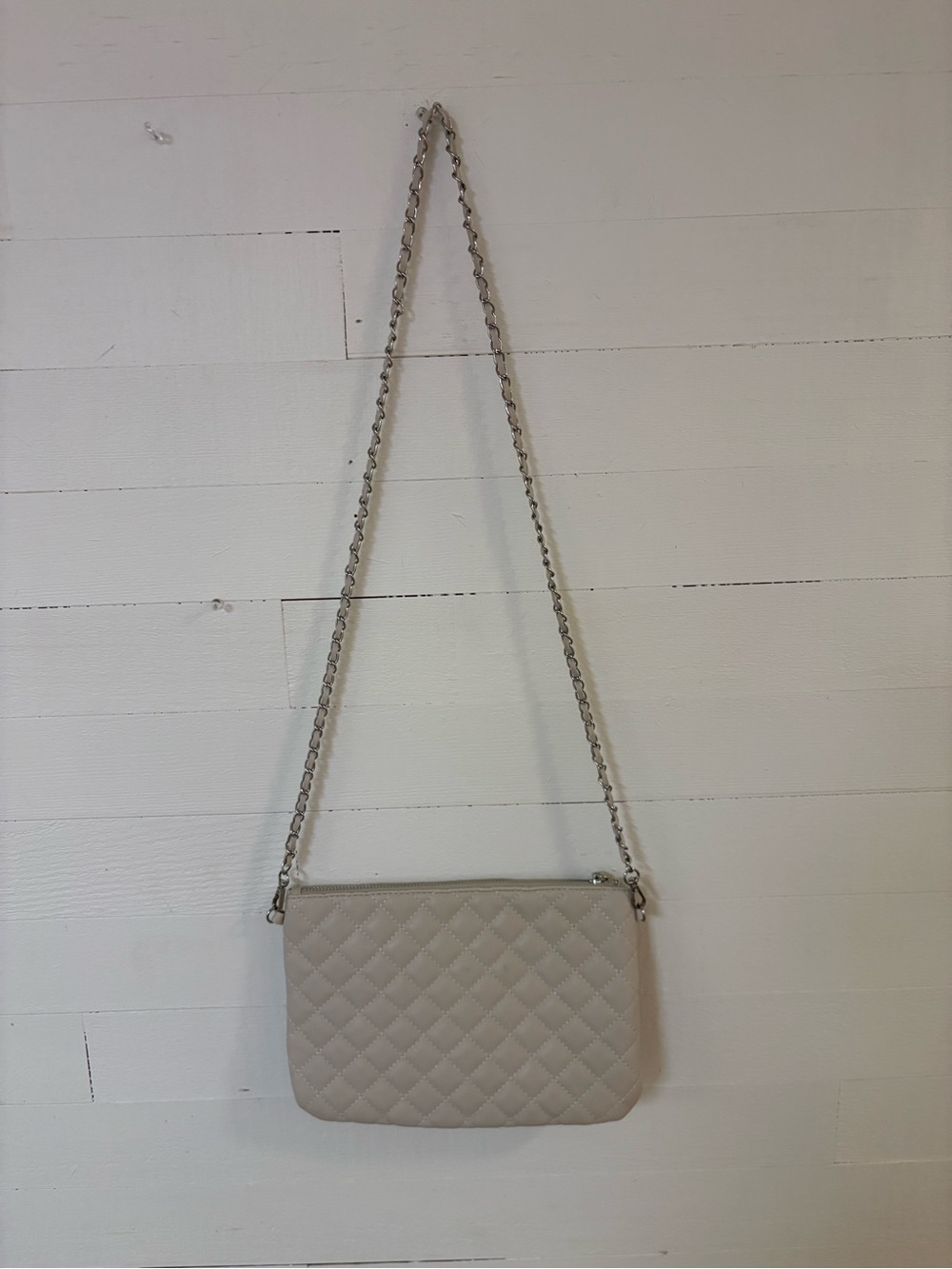 Studio Badgley Mischka Quilted Ivory Chain Crossbody Clutch NWT - Picture 4 of 10